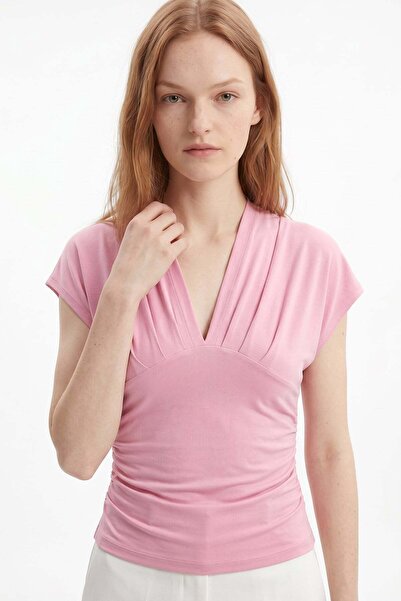 HAKKE Elegant blouse with ruched detail and v-neck