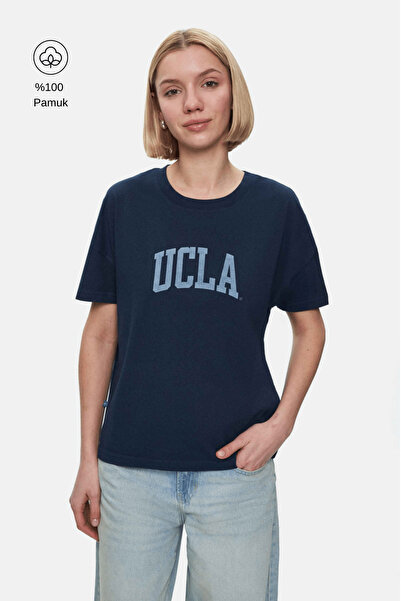 UCLA Tricou EVERLEE bleumarin cu decolteu rotund pentru femei, cu imprimeu St...