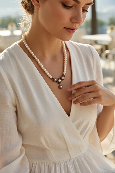 FAYRA ACCESSORIES Kristal Taşlı Papatya Figür İnci Kolye