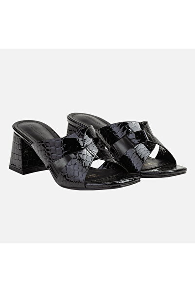 Cartella Rosa Medium wide heel gives comfort and stability