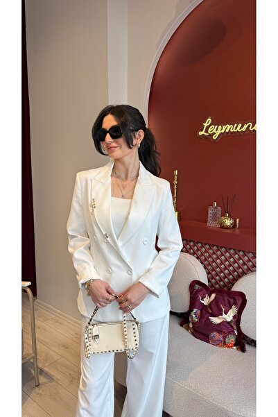 Butik BLAZER CEKET eyaz küpeli gold incili omuzları vatkalı astarlı blazer ceket
