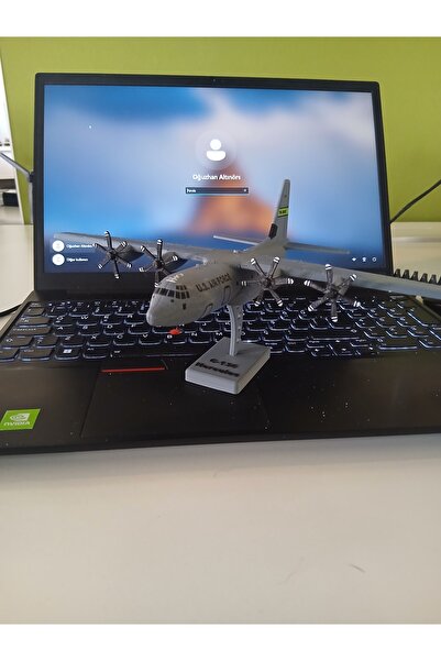 Uçak C130 maket