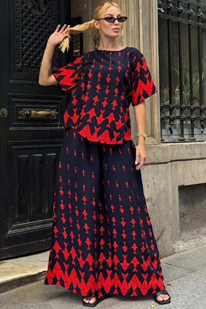 AZRA BUTİK Red bicycle collar patterned blouse and trousers set