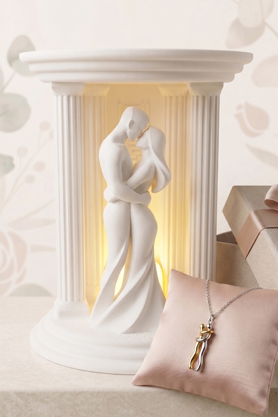 JoyShine Romantik Çift Işıklı Biblo, Birbirine Sarılan Çift Kolye Seti, Sevgi...