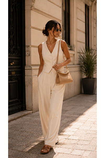 Bags Italia Women's cream Leather bag with gold accessories