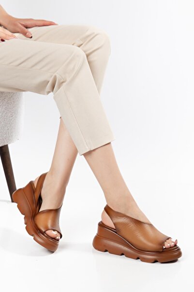 SUİNS SHOES Sandale Suins Helora cu toc pană și elastic la spate