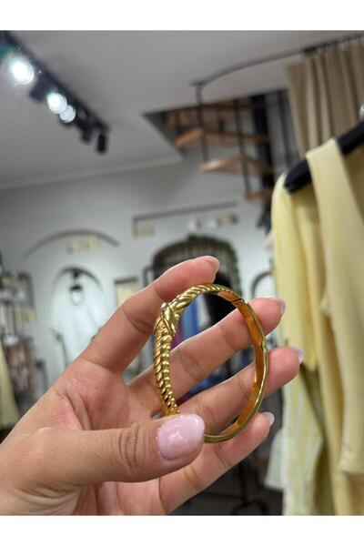 DipOL Butik سوار من الفولاذ بتفاصيل ذهبية ملتوية - تصميم عصري لا يتأثر بالصدأ