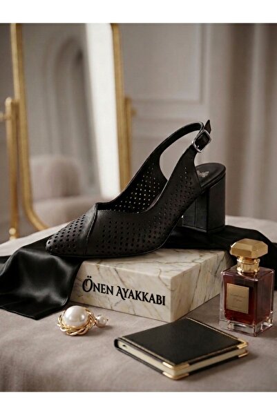 Venüs Stylish Close-Toe Open-Back Black Shoes with Heels
