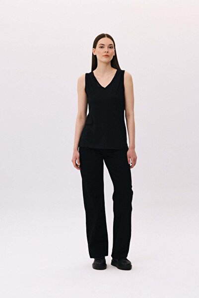 DAIDO Basic v-neck windowed tank top