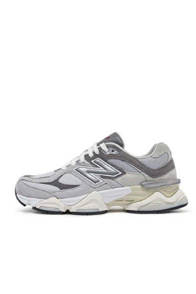 New Balance x Staud حذاء رياضي كاجوال 9060 باللون الرمادي الفاتح