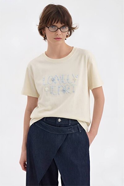 tw3 Kadın %100 Cotton Önü Baskı ve Çiçek Elişleme Detaylı Tasarım Tshirt