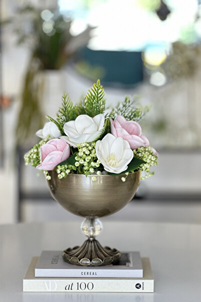 Shura Homeware مزهرية نازيندي المعدنية العتيقة مع ترتيبات الماغنوليا الوردية ...