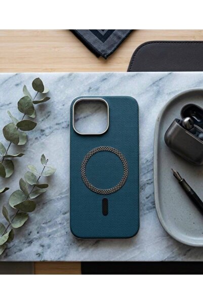 iPhone 11 Uyumlu Metal Çerçeveli Magsafe Özellikli Karbon Dokulu Lüks Mat Kılıf