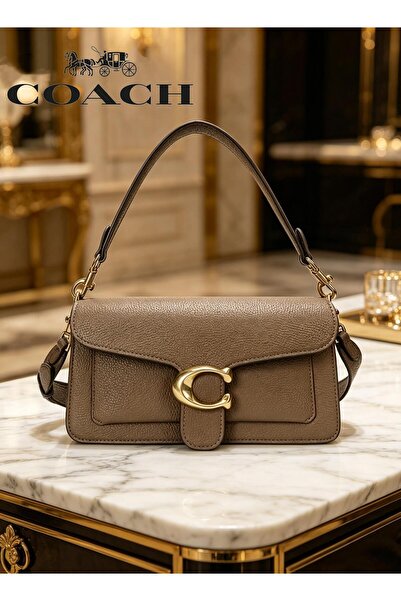 coach house حقيبة كتف فاخرة وأنيقة مصممة للنساء مع جميع الملحقات.