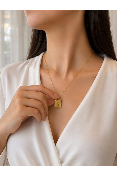 Zeynepli gold & jewelry 14 AYAR ALTIN S HARFLİ KARE KALPLİ KOLYE