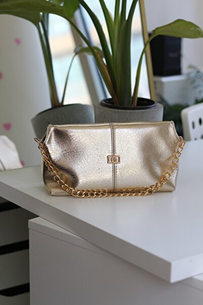 Moom Bag Дамска чанта за рамо с детайлна дръжка от златна верижка