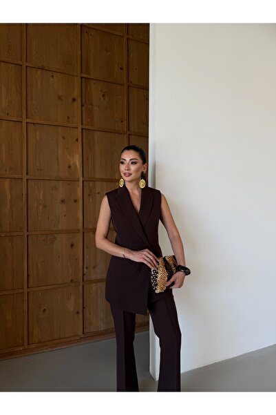 Nadrina Elegant Vest with Front Detail