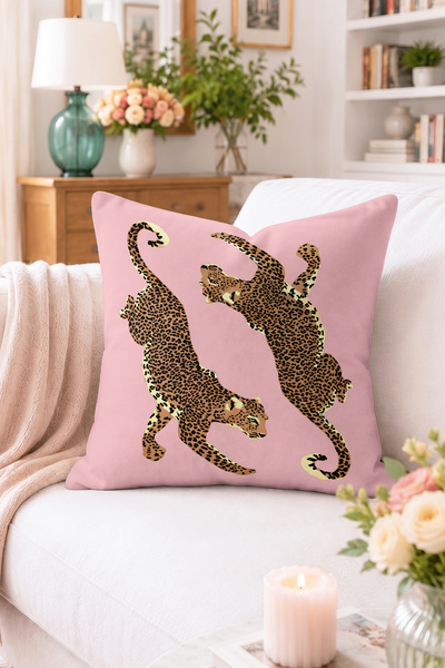 Home Leopar Figürlü Pembe Zemin Kırlent Kılıfı - Hayvan Desenli Modern Dekora...