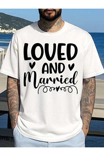 2mcup قميص رجالي أبيض 100% قطن بوزن 180 جرام - تصميم بطبعة "Loved Married" ور...