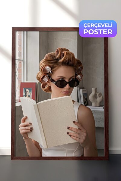 Postifull Žena i knjiga poster, poster sa smeđim okvirom, serija Old Money, B...