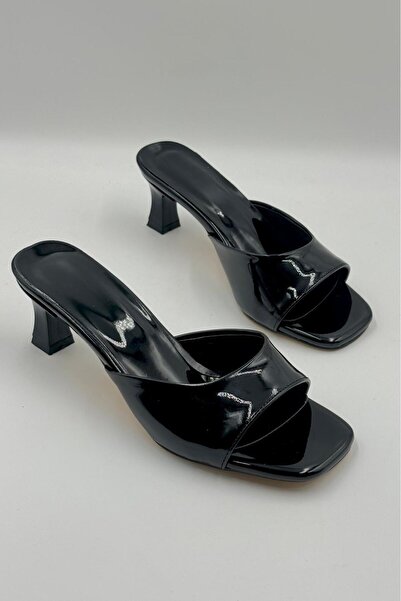 DefHeel'e Patent Leather Short Heeled Stylish Comfortable Women's Slippers