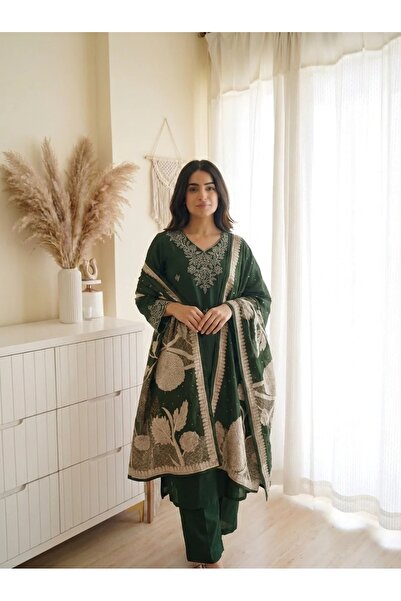 PRIYA'S PANACHE Women Green Embroidered Muslin Kurta Set with Dupatta and Str...