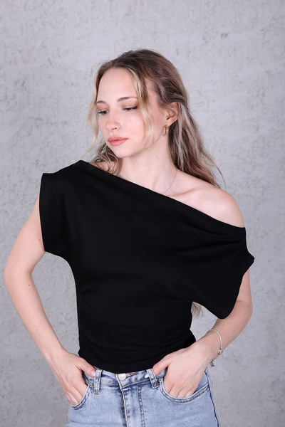 Veni Life Women's Asymmetrical Boat Neck Off Shoulder Blouse