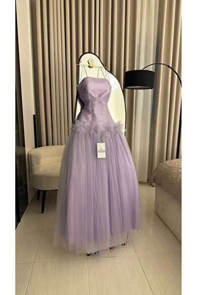 Nareen Fashion A Quiet Lilac Evening Gown That Combines Elegance and Femininity.