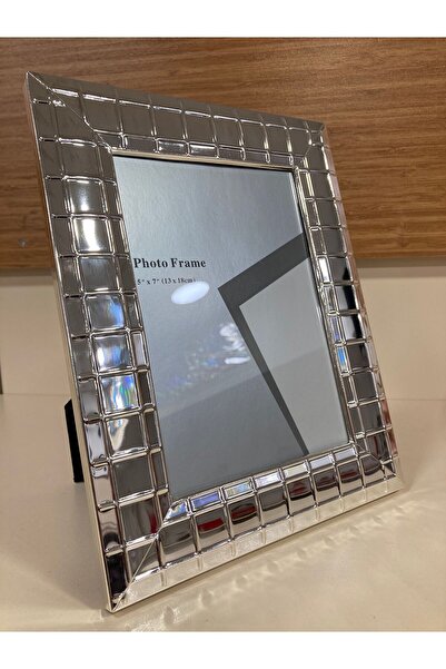PLUS HOME RESİM ÇERÇEVESİ DAMALI MODEL METAL PİRİNÇ KENARLI RENK GÜMÜŞ KÜÇÜKBOY EBAT 13X18 CM