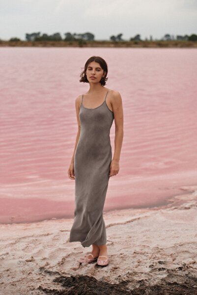 Pull & Bear Saten yüzeyli midi elbise