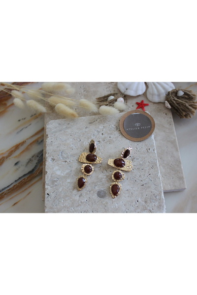 Atelier Pelin Dangle Mng Model Earrings with Brown Stones