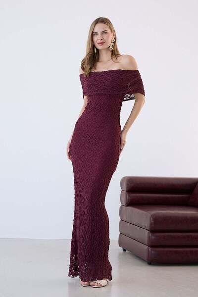 Serica Moda Burgundy Madonna Collar Lace Long Dress