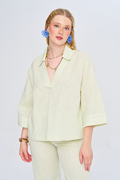 Orfeo Negro Women's Comfortable Cut Blouse with Collar and Sleeves