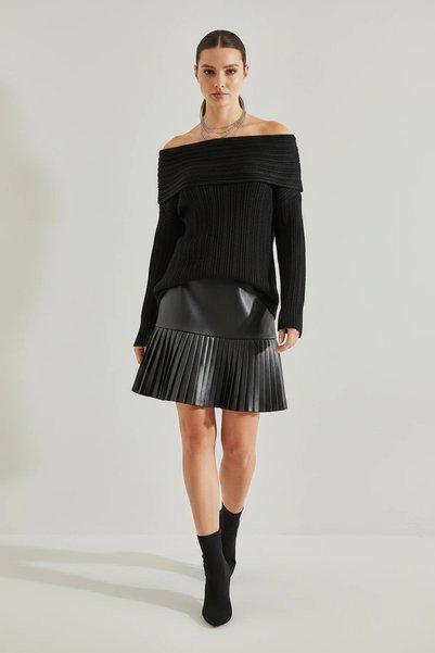 Generic Brand Women's Degaje Collar Black Sweater