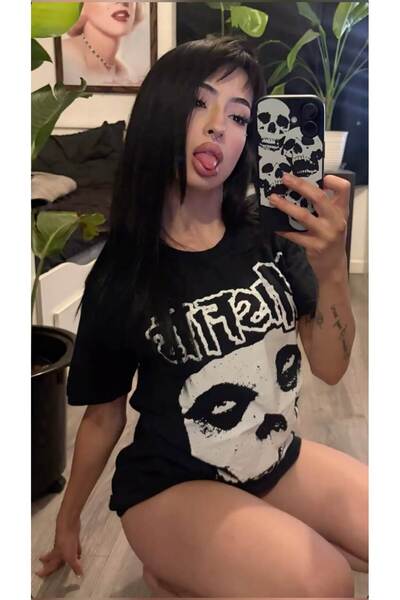 StartMore Gothic Kayık Yaka And Bisiklet yaka Street Wear Styler Woman T-Shir...