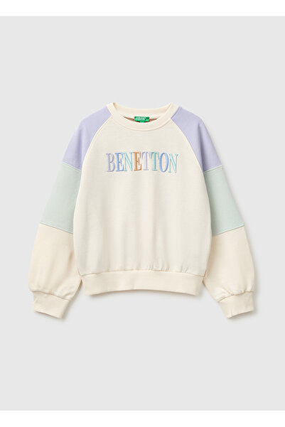 United Colors of Benetton سويت شيرت بناتي من مزيج الكريمية مطرز بألوان متباين...