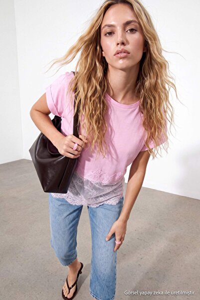 Drop by TrendyolMilla تي شيرت فيسكوز كبير الحجم بتفاصيل دانتيل وردي اللون TDR...