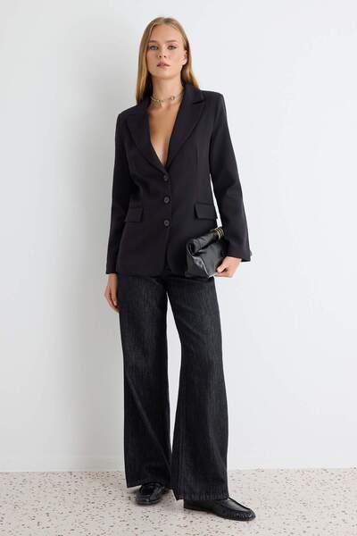 TRENDYOLMİLLA Siyah Regular Astarlı Düğmeli Dokuma Blazer Ceket TWOAW22CE0168