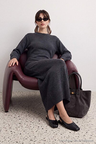 Trendyol Modest فستان حجاب منسوج ناعم بدون بطانة بلون أنثراسايت TCTAW27EB00014