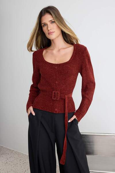 Trendyol Kollektion Burgunderroter Strickpullover mit besonderem Garn und Che...
