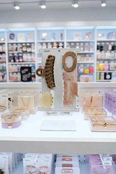 Miniso Lisanslı Kahverengi Kıskaç Toka Seti (4 Adet) – Doğal Tonlarda Mat ve ...