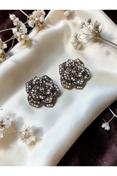 FAYRA ACCESSORIES أقراط على شكل وردة