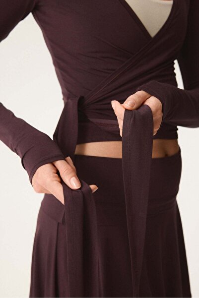 H&M Sports wrap top in modal