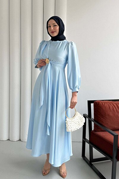 Modaensarbutik Broş Detaylı Premium Kumaş Saten Tesettür Abiye-BEBE MAVİ