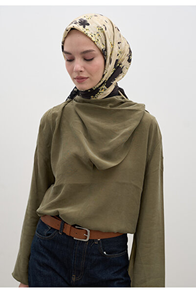 Freshscarfs Μαύρο μικρό φουλάρι από βαμβάκι και βισκόζη με σχέδιο πλουμέριας