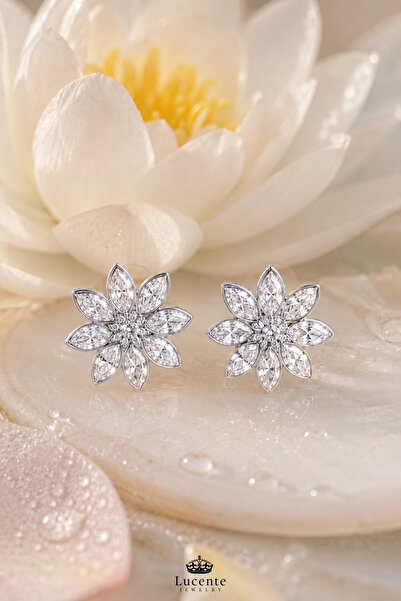 Lucente Jewellery 925 Ayar Uğur Bereket Şans Aşk ve Zerafetin Simgesi Lotus Çiçeği Hediyelik Kararma Karşıtı Rodyum Güçlendirmeli Gümüş Özel Gün Hediyesi Kamelya Lotus Çiçekli Şık & Zarif 1 Çift Küpe