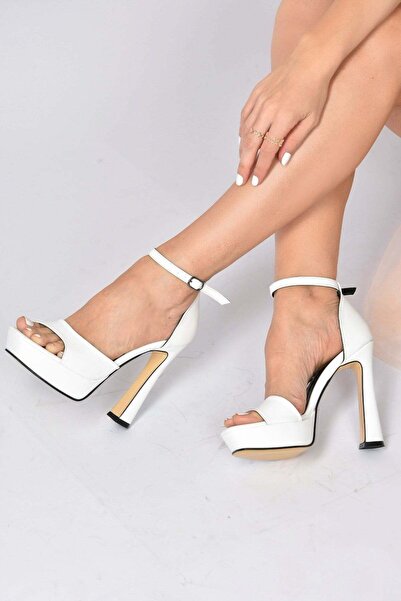 Fox Shoes Білі жіночі туфлі на платформі з товстим підбором K404580109