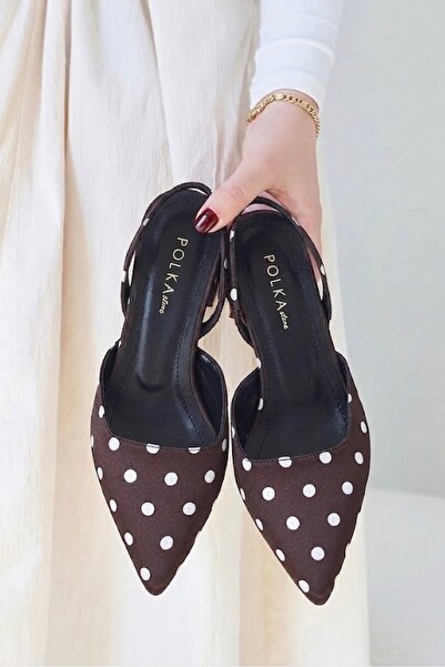 POLKA STORE حذاء نسائي بني فاتح منقط بمقدمة مدببة وكعب قصير