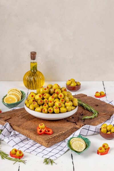 Yöre Biber Dolgulu Işlem Görmüş Salamura Yeşil Zeytin (161-180 / 3XL) 2 Kg