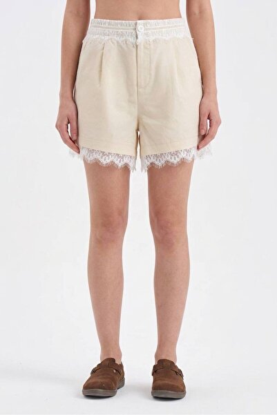 tw3 Γυναικείο σορτς με δαντέλα και λεπτομέρειες, με επένδυση από υφαντό ύφασμα